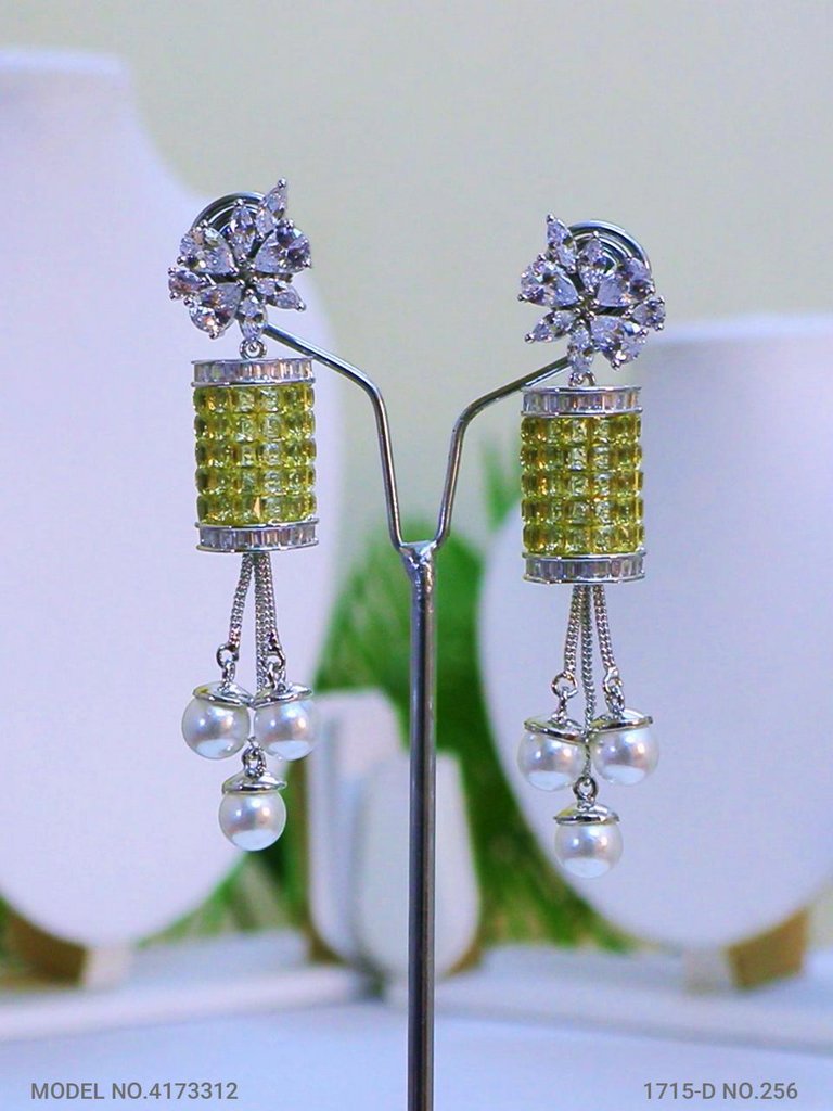 Latest Trendy Earring Design - Amaara World