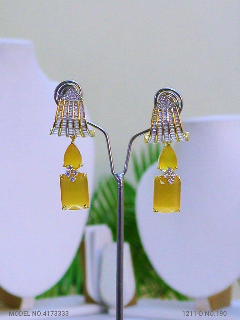 Earrings made of Cubic Zircons - Amaara World