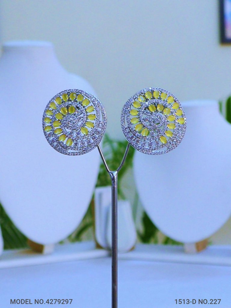 Stud | Multiple Facets - Amaara World
