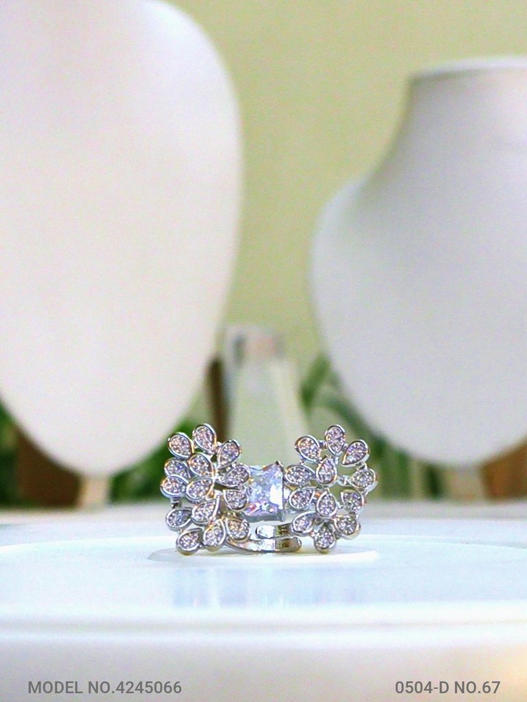 Crystal Nova Ring - Style 1 - Amaara World