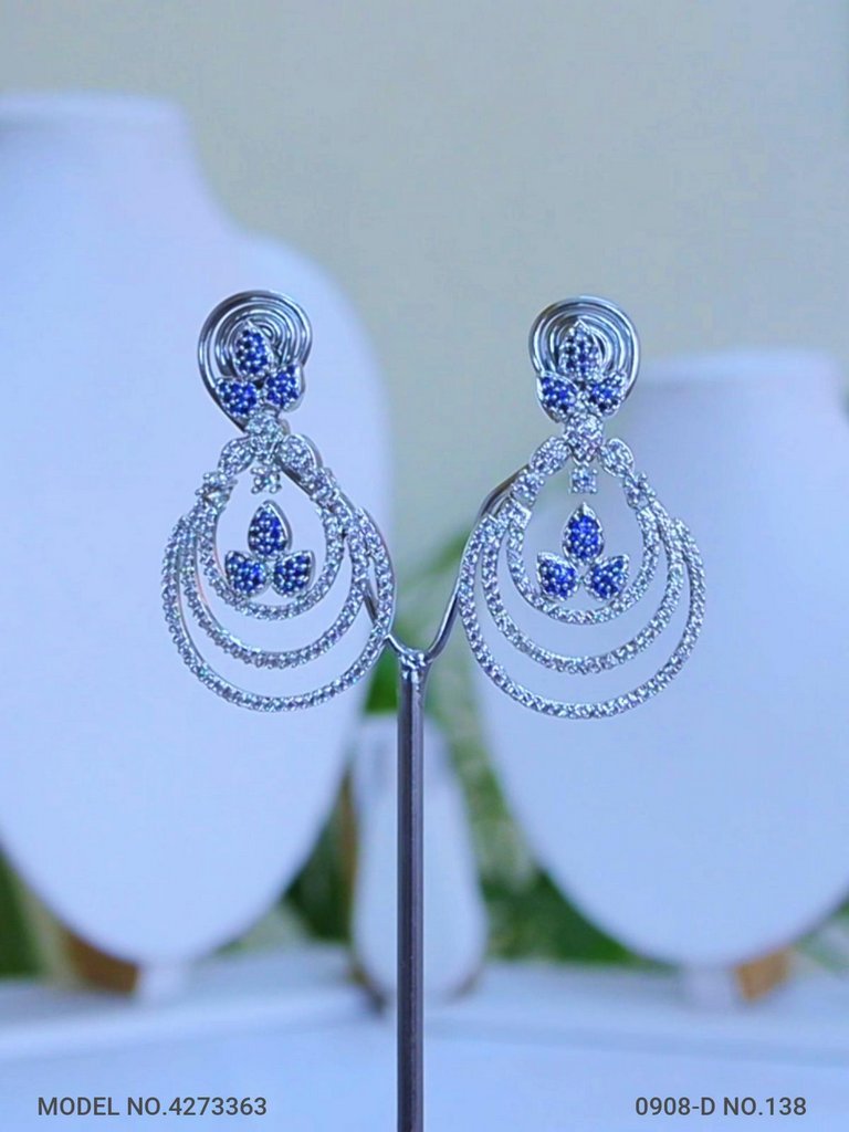 Latest Trendy Earring Design - Amaara World