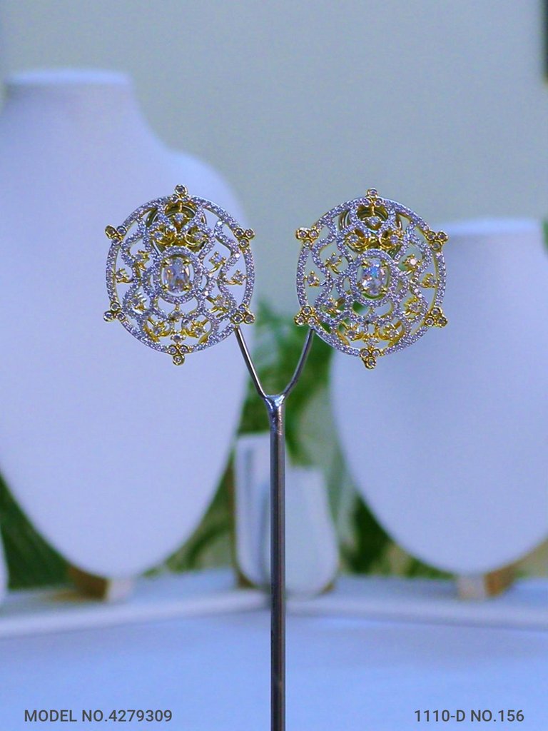 Statement CZ studs