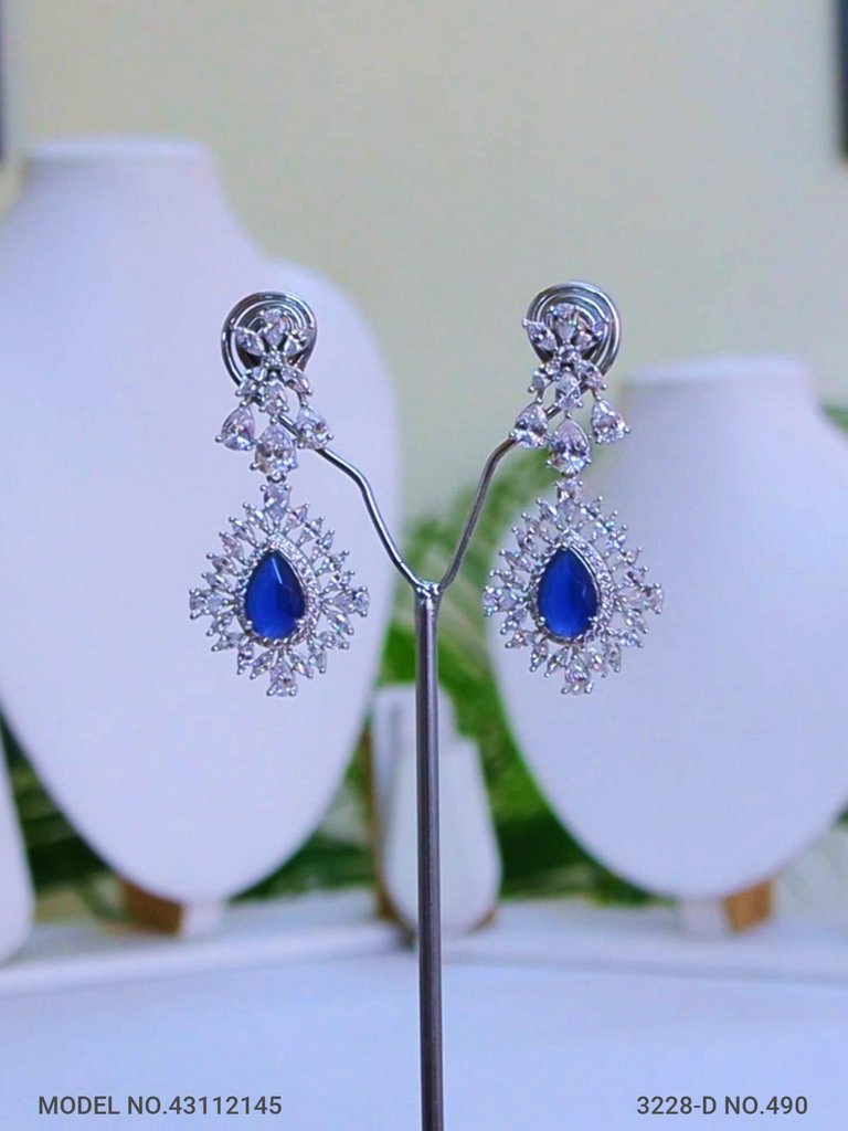 Necklace Set crafted for bold Women - View B