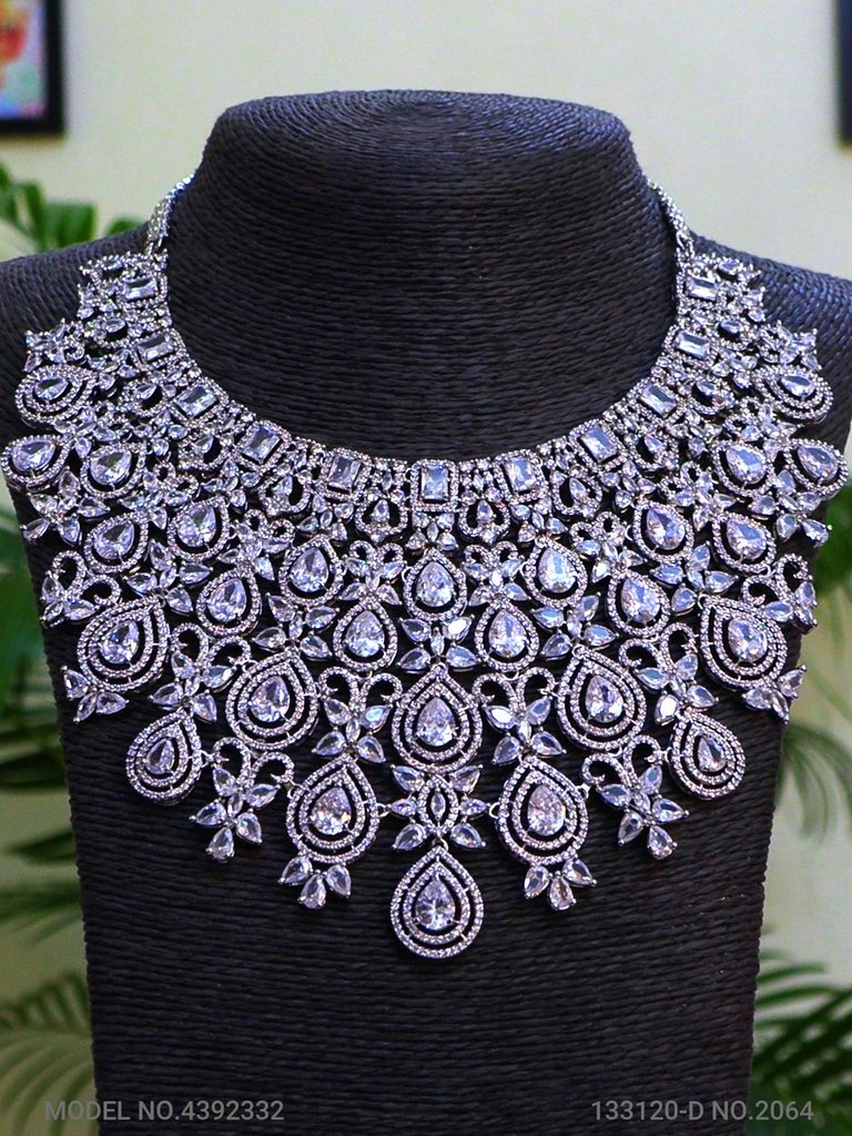 Amazing Traditional Jewelry Set - View A