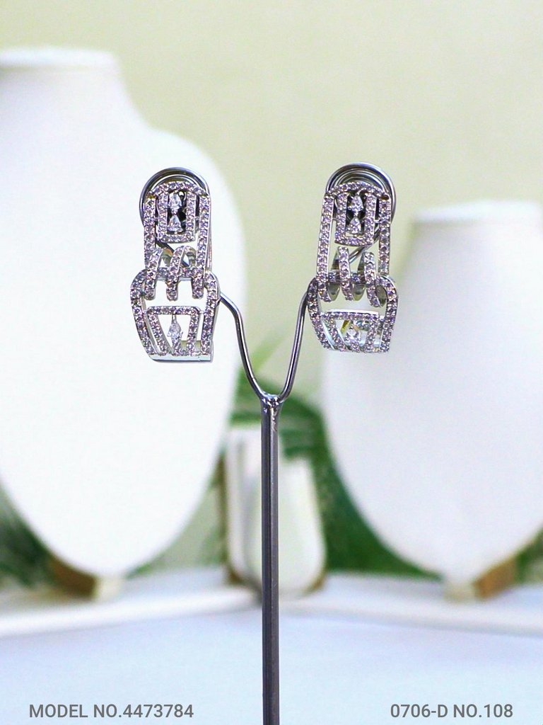 Latest Trendy Earring Design - Amaara World