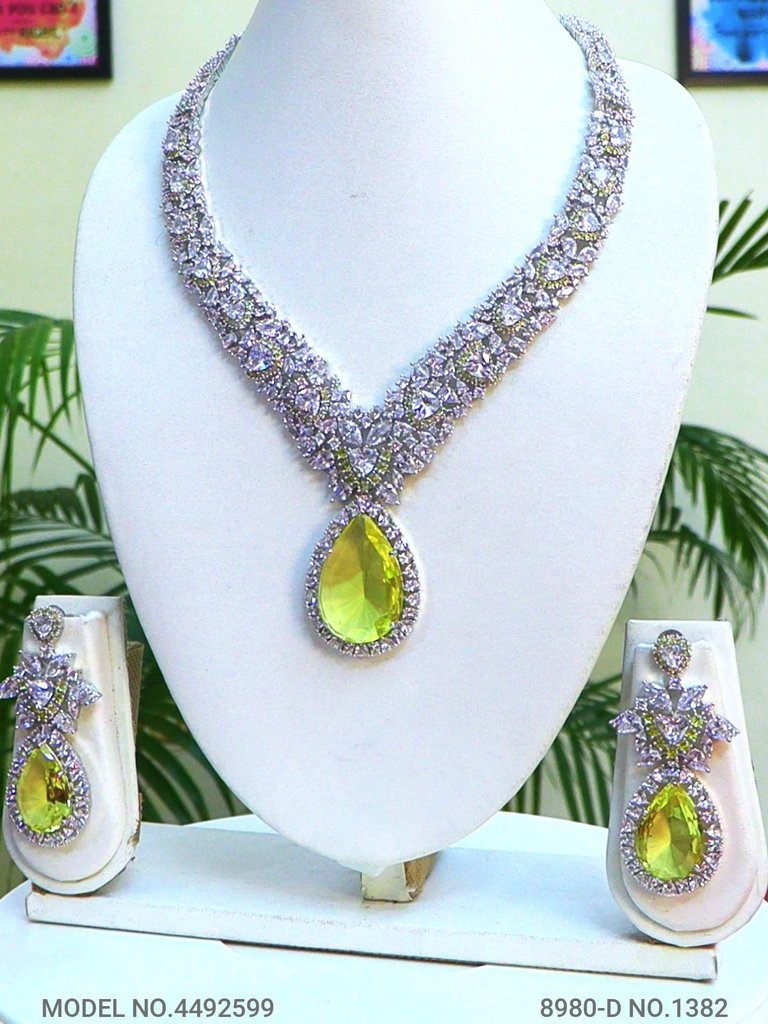 Amazing Traditional Jewelry Set - View A