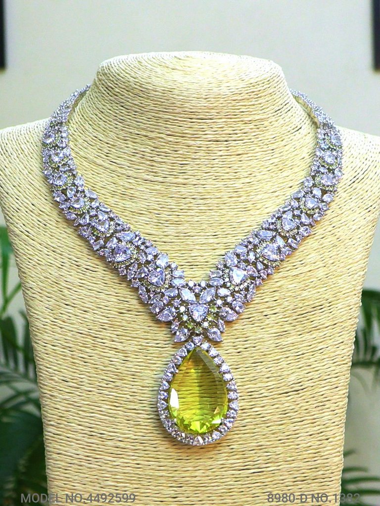 Amazing Traditional Jewelry Set - View B