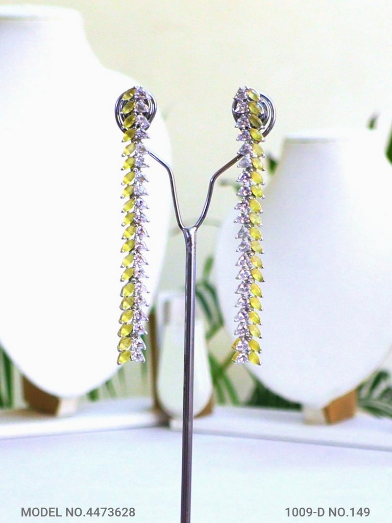 Gift a Earring to her - Amaara World