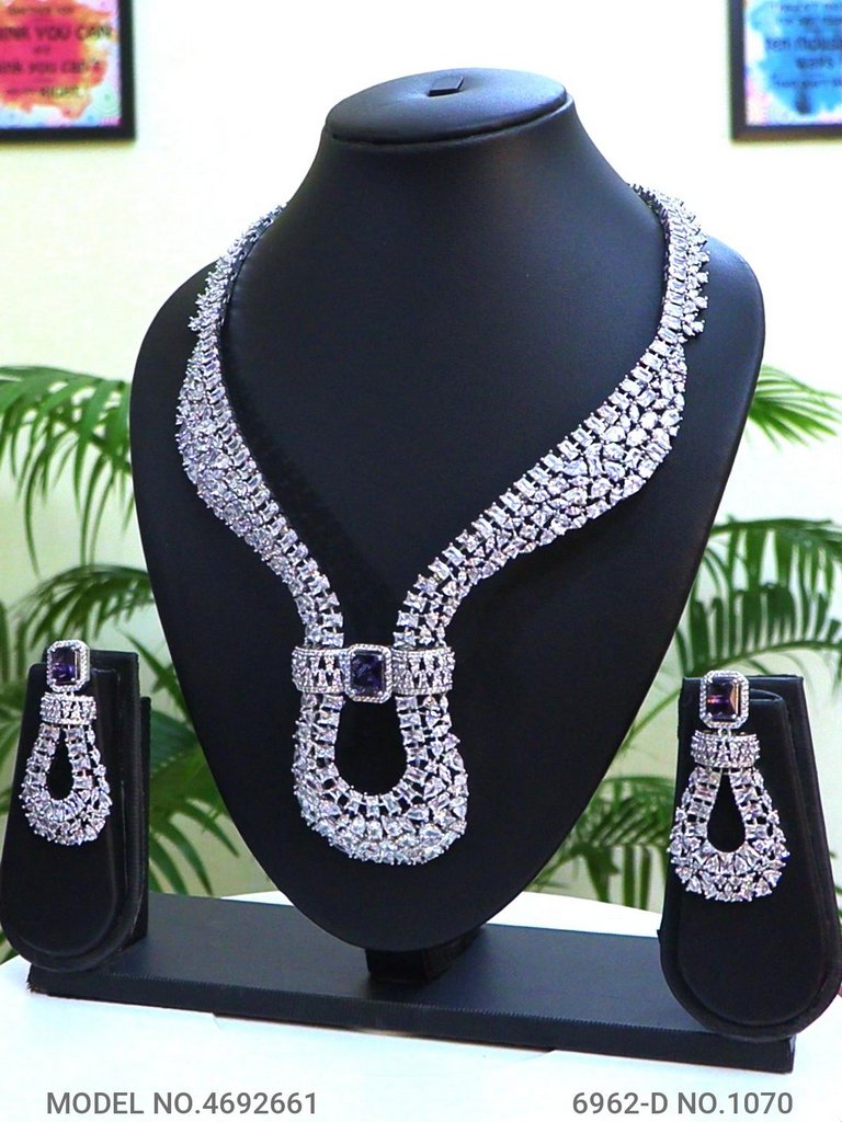 Ideal Gift for Traditional Ladies - Amaara World