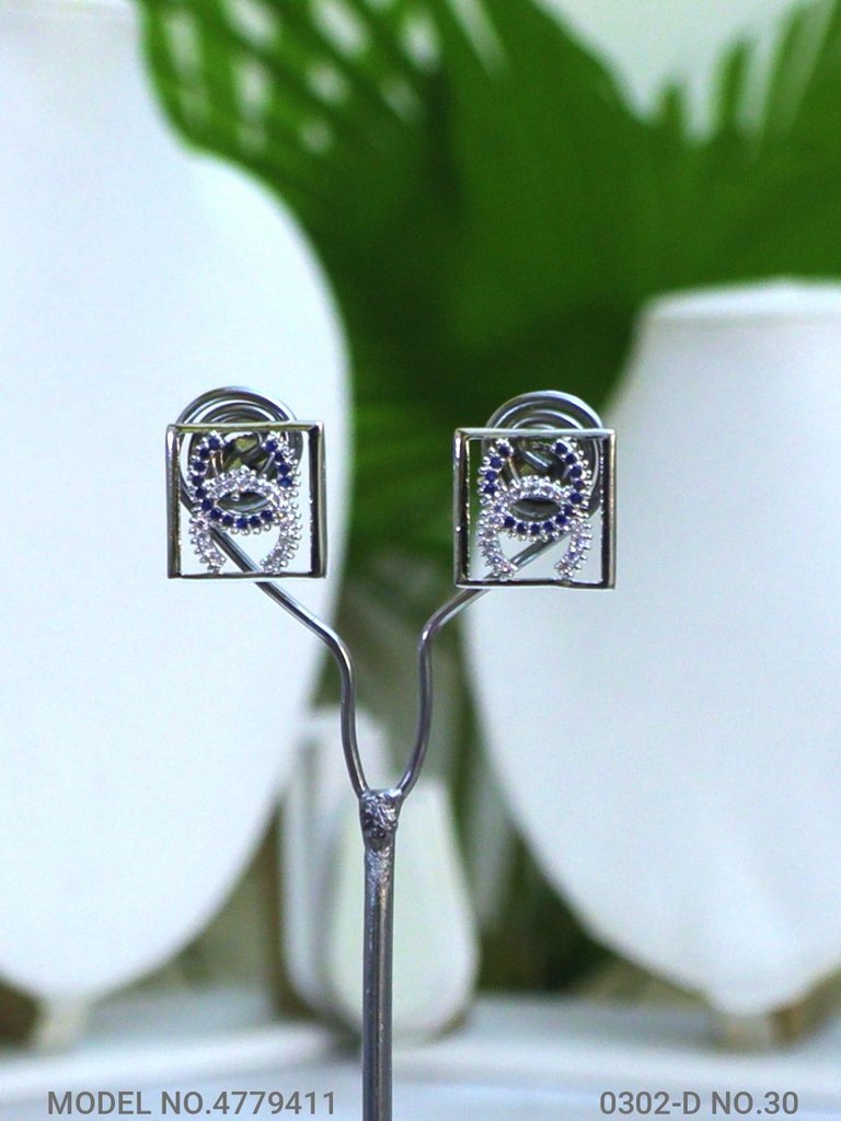Best Wedding Gifts | CZ studs are incredible - Amaara World