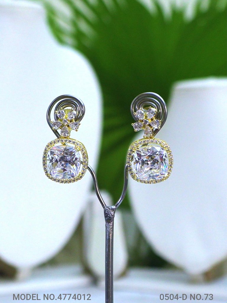 Earrings made of Cubic Zircons - Amaara World