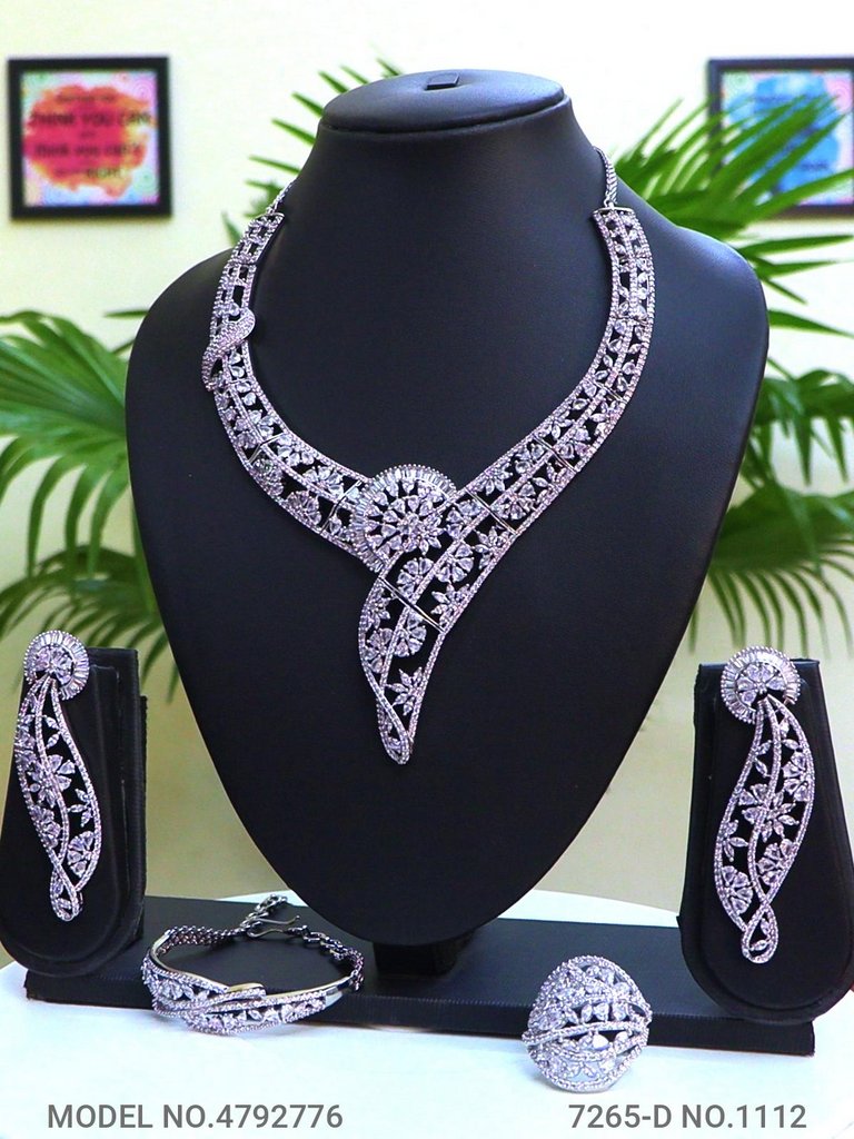 Ideal Gift for Traditional Ladies - Amaara World