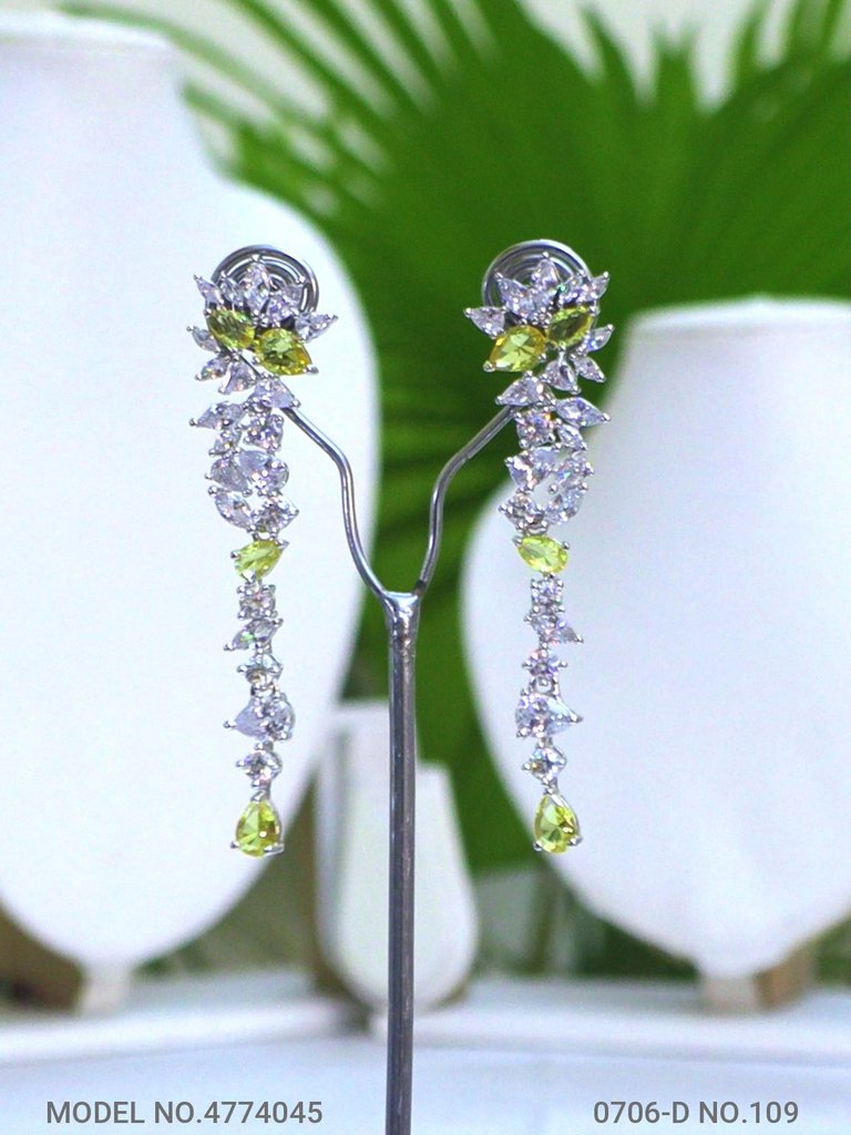 Gift a Earring to her - Amaara World