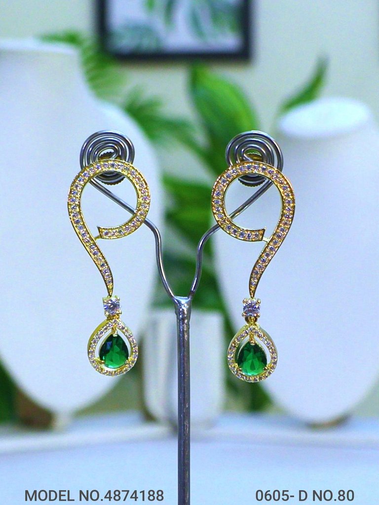 Gift a Earring to her - Amaara World