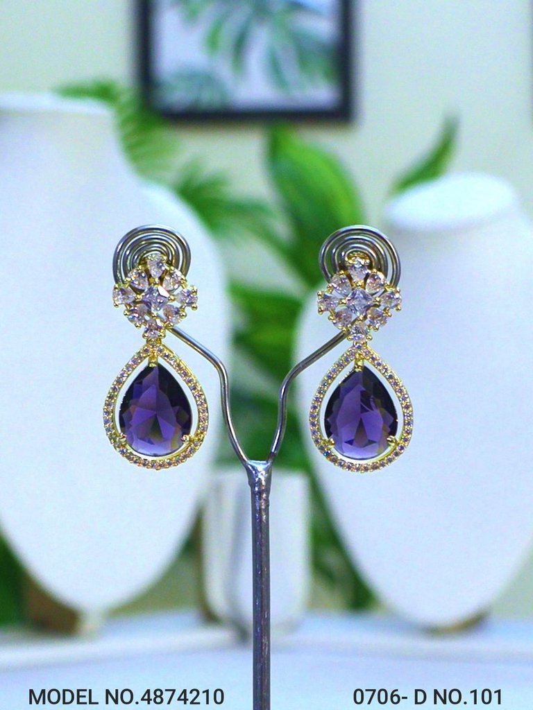 Latest Trendy Earring Design - Amaara World