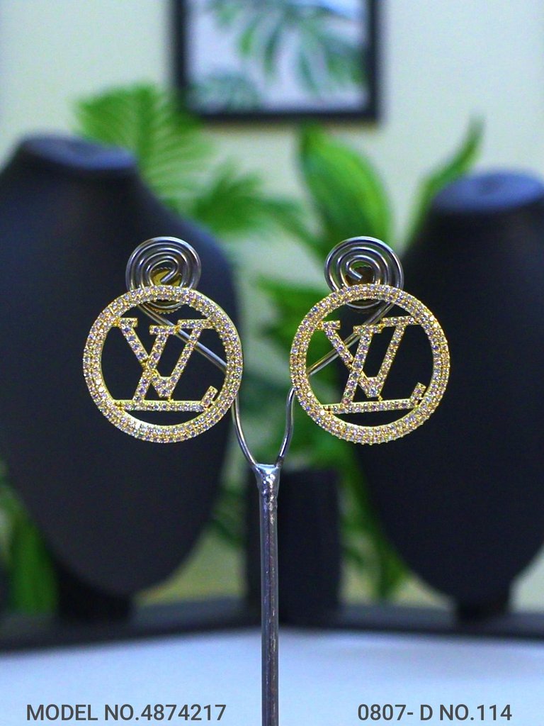 Earrings | Popular in US, Asia