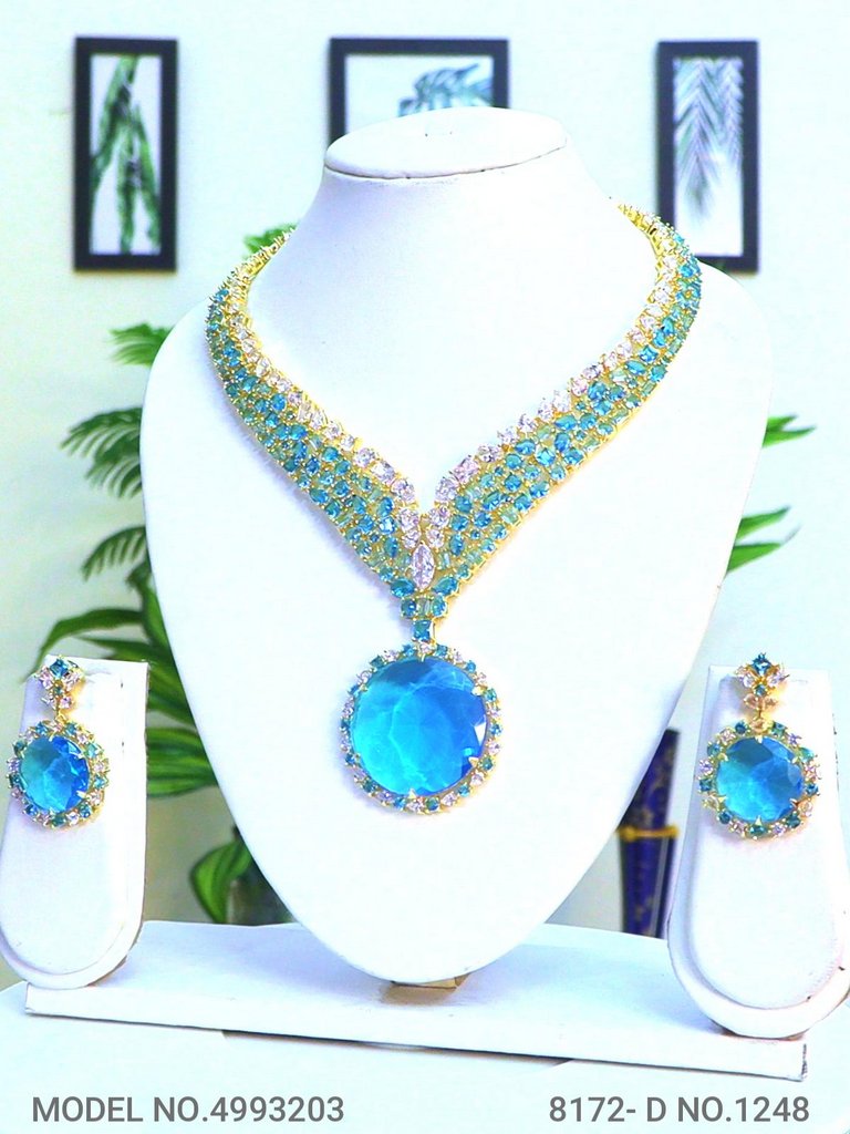 Amazing Traditional Jewelry Set - View A