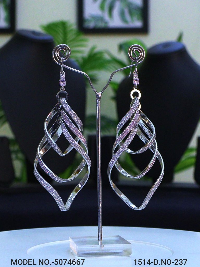 Zircon Earrings can be a Gift