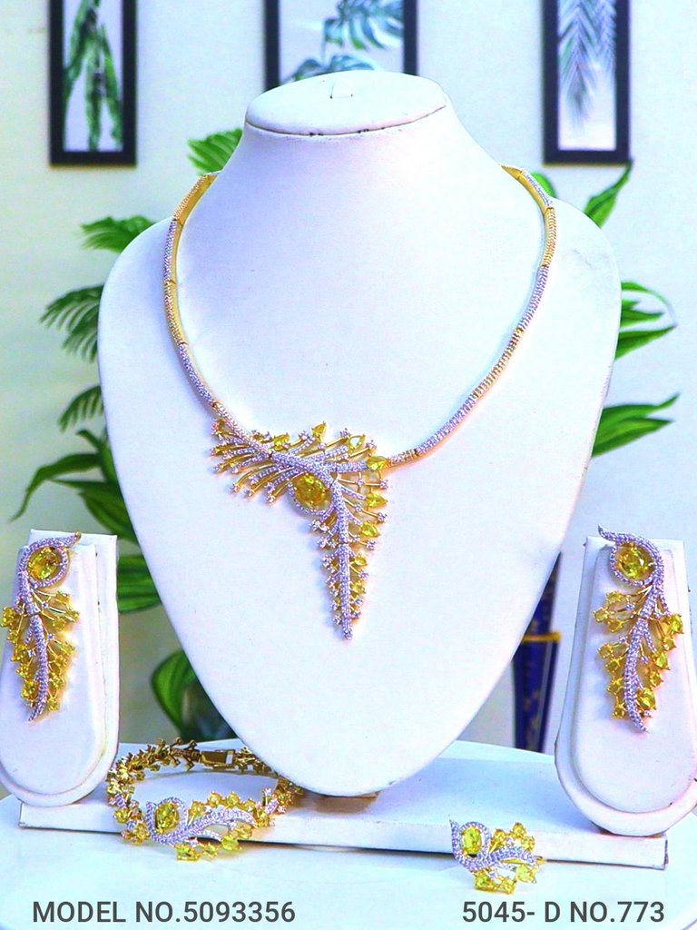 Ideal Gift for Traditional Ladies - Amaara World