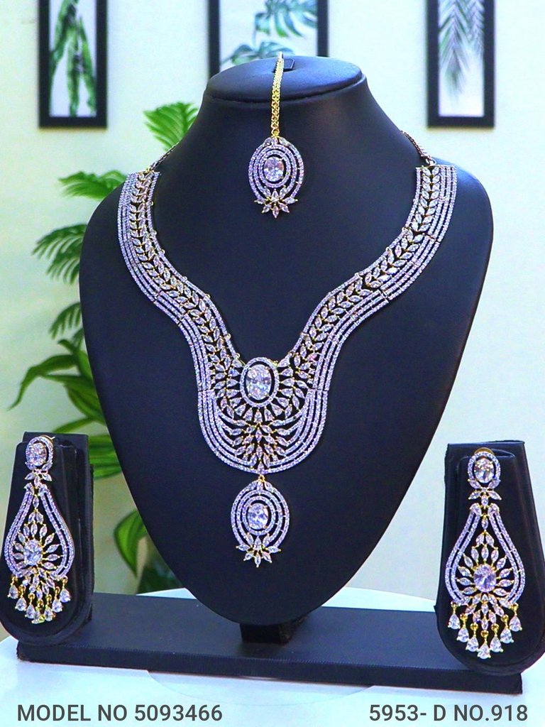 Statement Necklaces in Trend - Amaara World