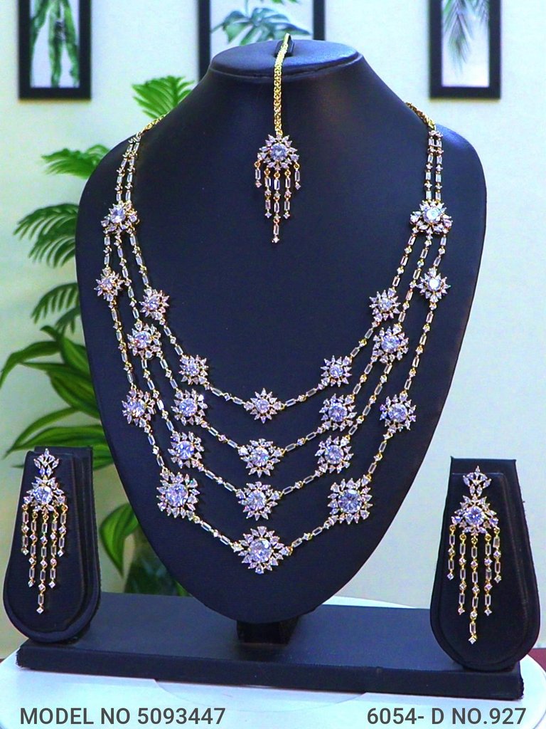 Friendship of Tradition and Trend - Amaara World