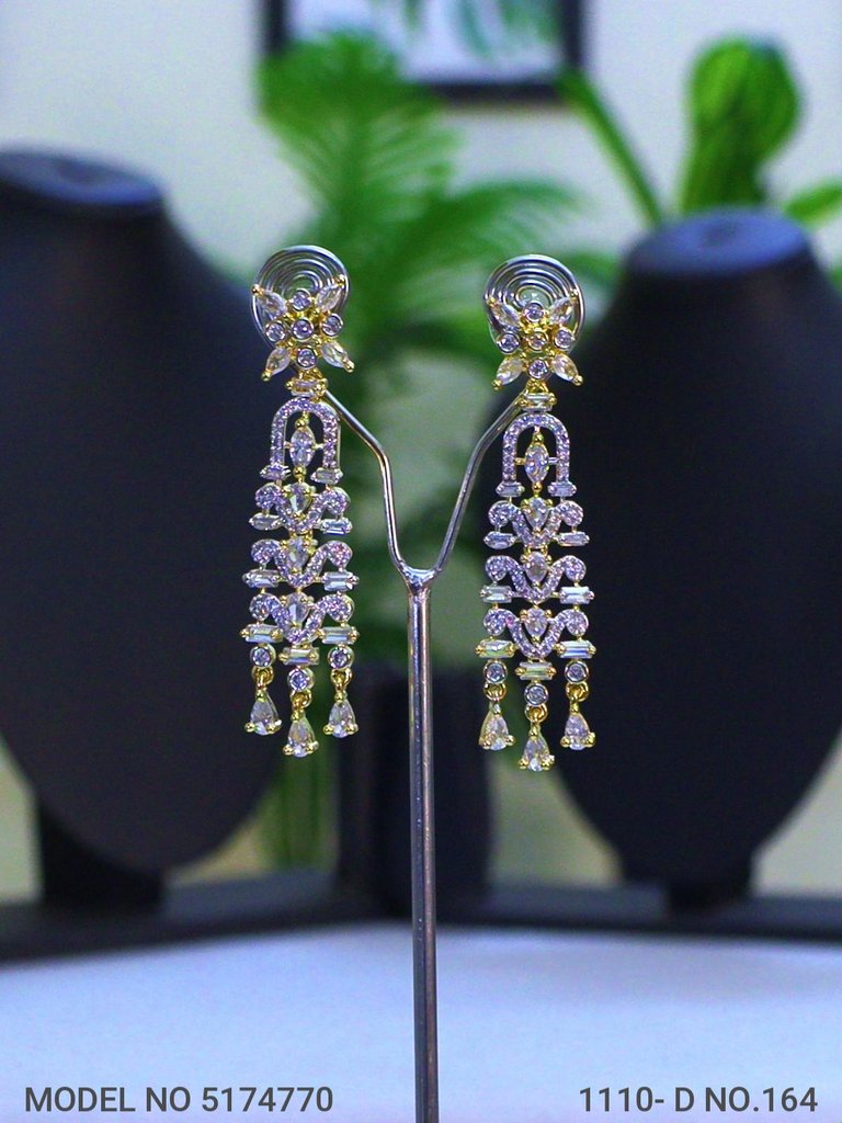 Gift a Earring to her - Amaara World