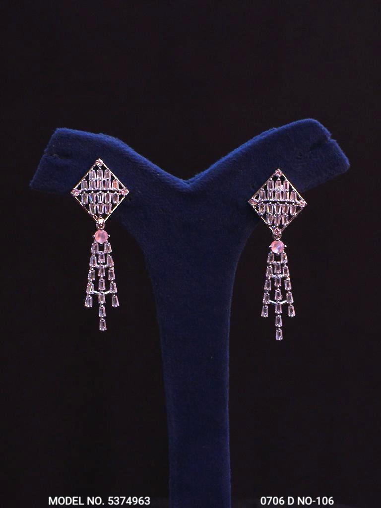 Latest Trendy Earring Design - Amaara World