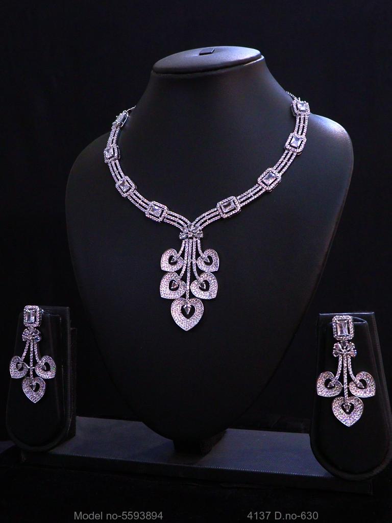 Friendship of Tradition and Trend - View A