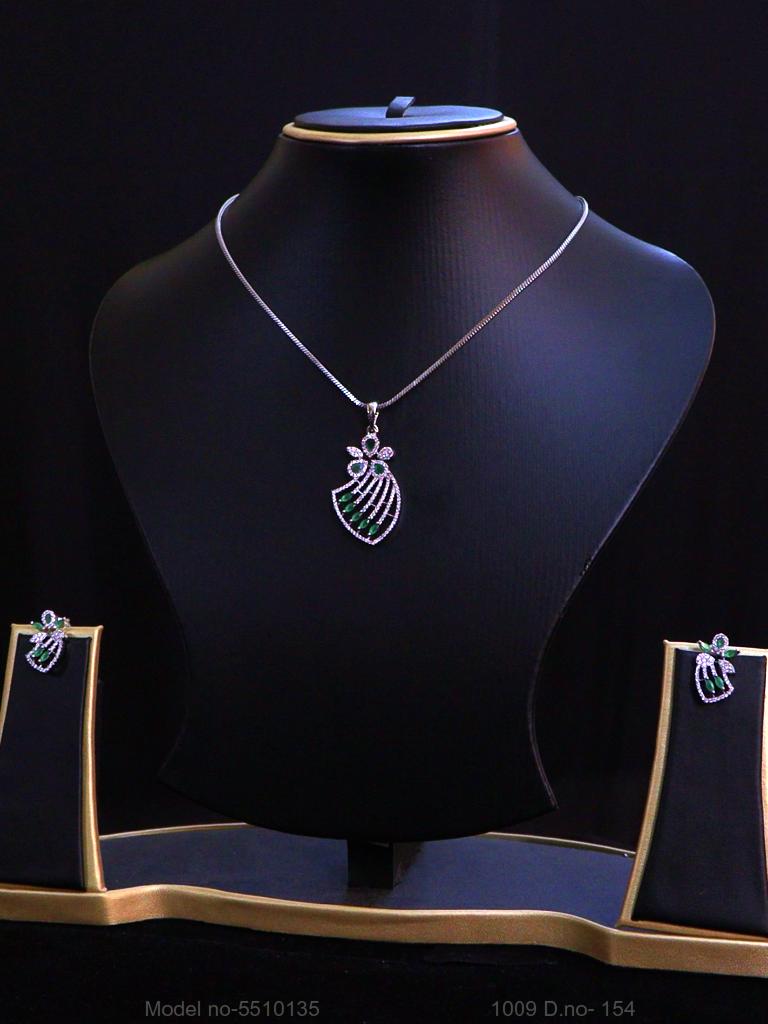 Unique Pendant Craftsmanship - Amaara World