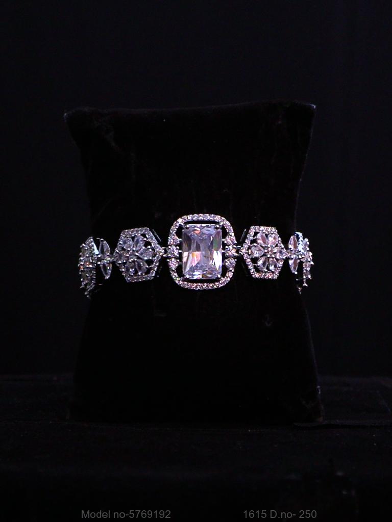 Crystal Trend Band - Amaara World