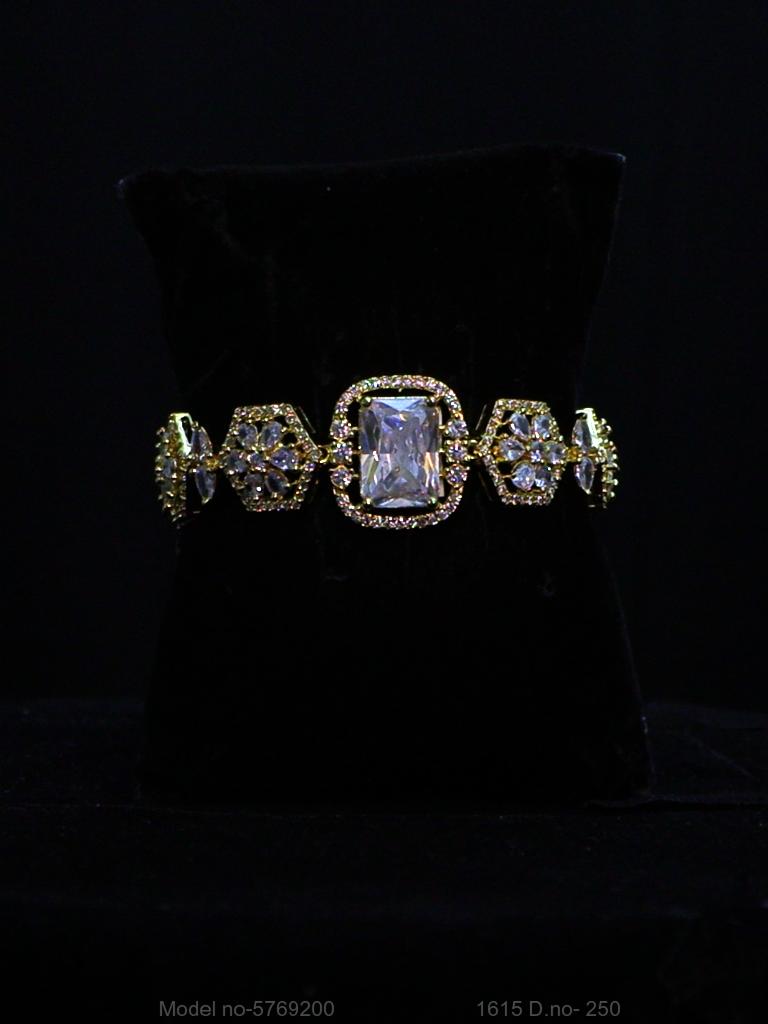 Classy Line Bracelet - Amaara World