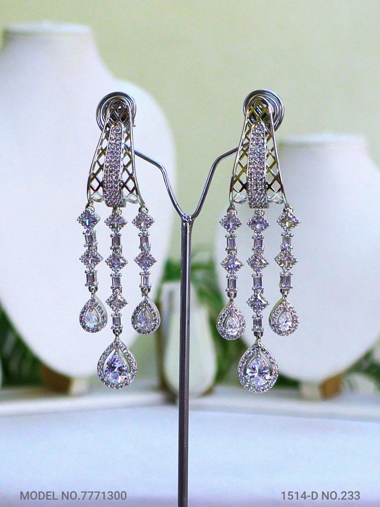 Earrings made of Cubic Zircons - Amaara World