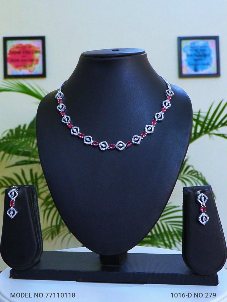 Eye catchy Necklace set - Amaara World