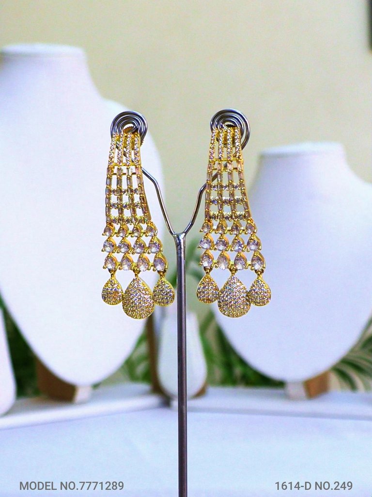 Rare Showstopper Earring Design - Amaara World