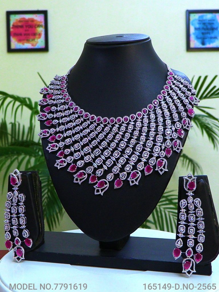 Ideal Gift for Traditional Ladies - Amaara World