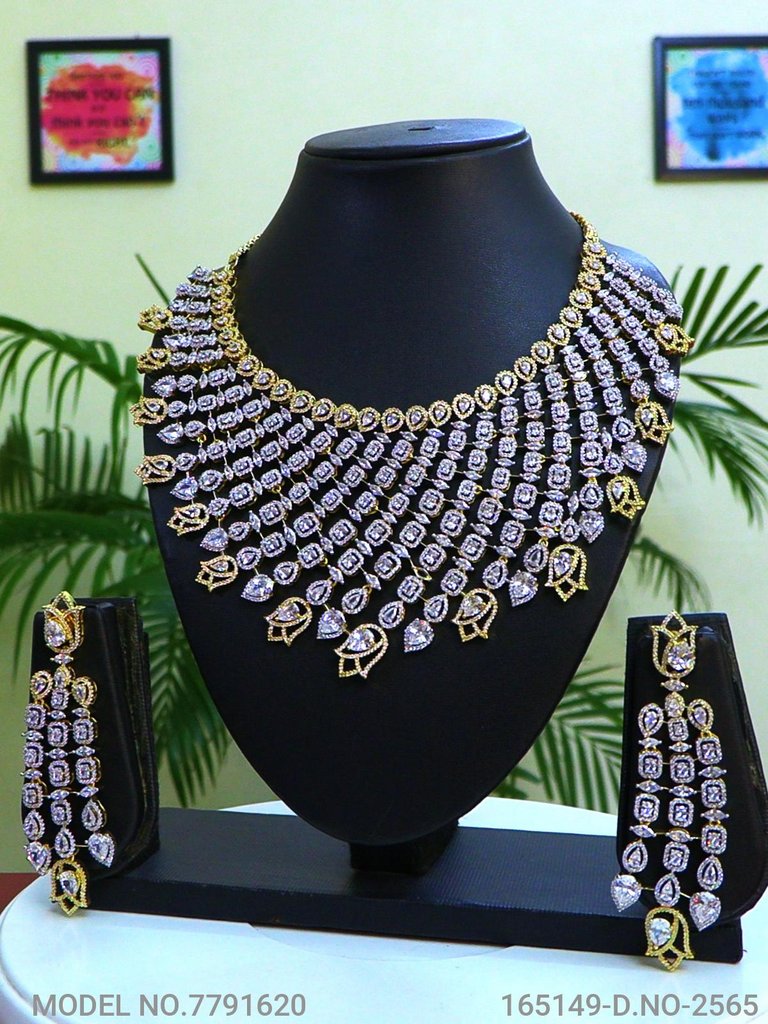 Tradition and Trend goes to a Party - Amaara World