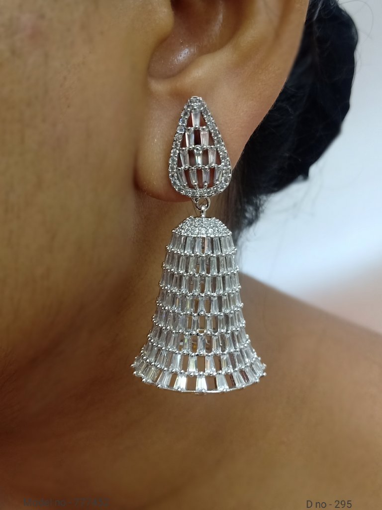 Gift a Earring to her - Amaara World