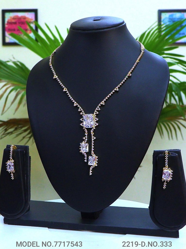 Be a Showstopper in your Party ! - Amaara World