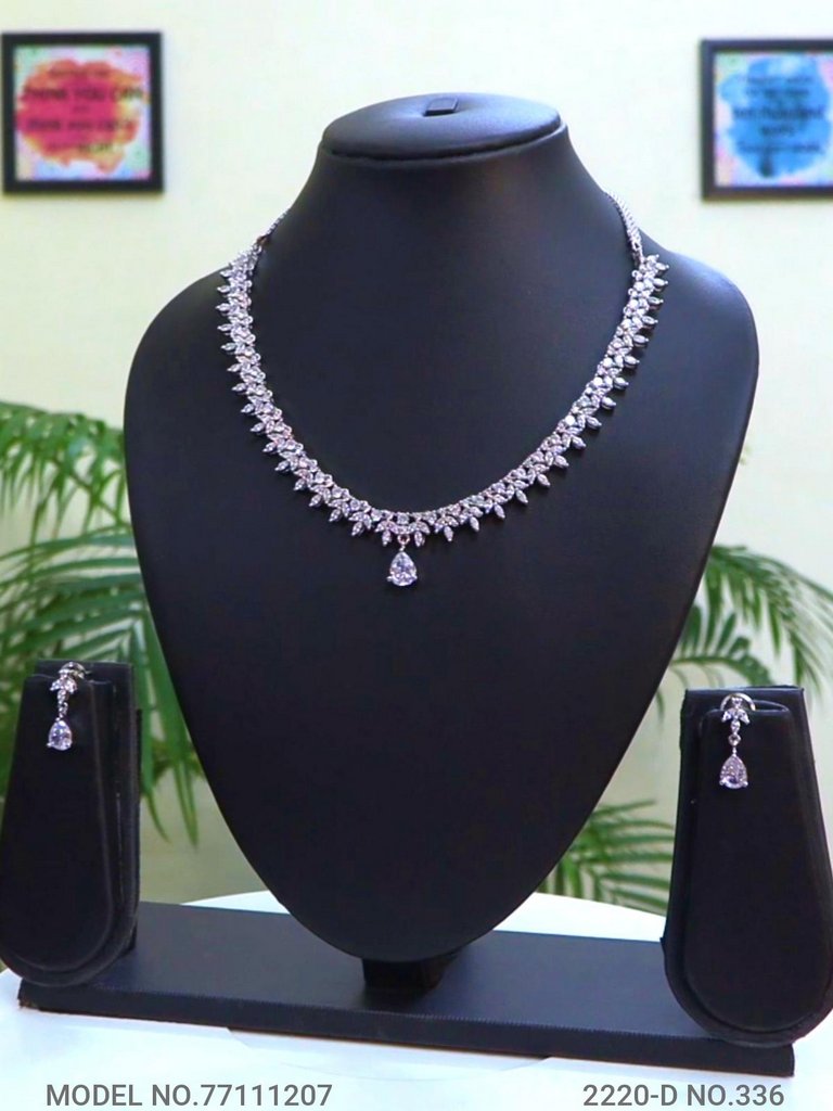 Modern Day Gift to a women - Amaara World