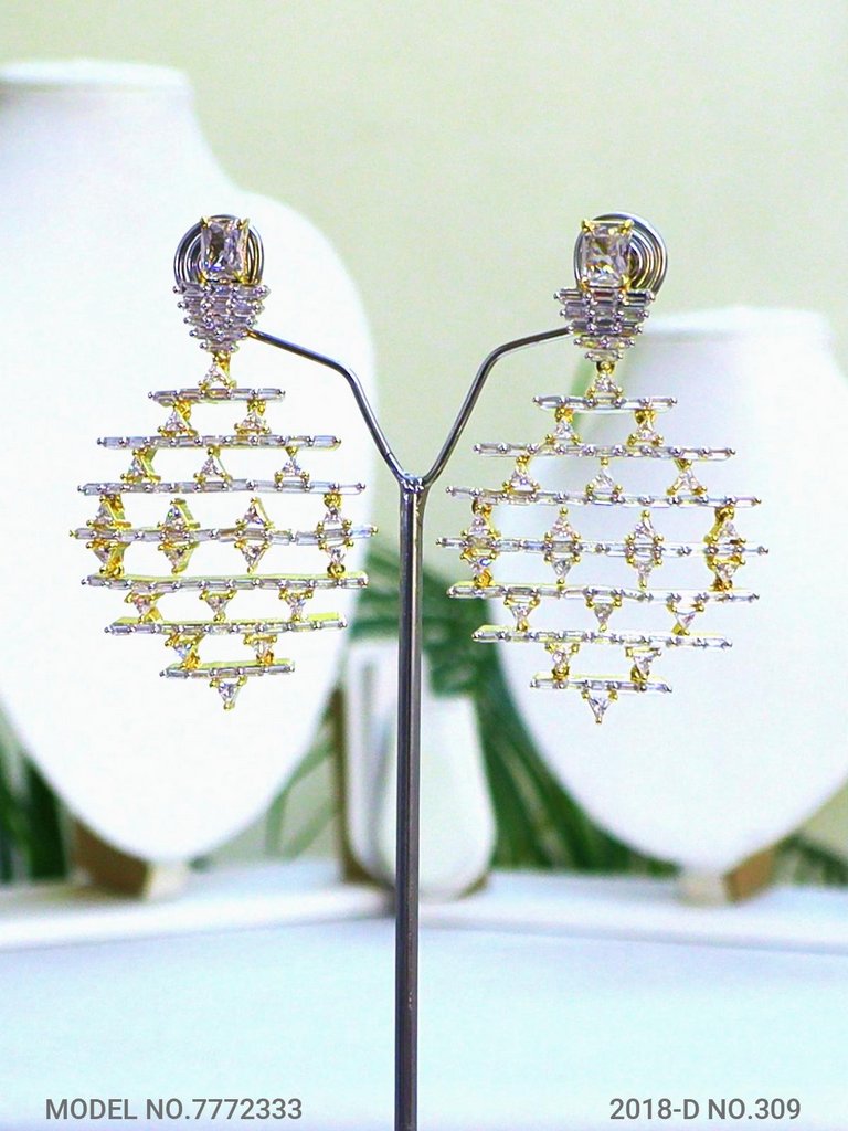 Latest Trendy Earring Design - Amaara World