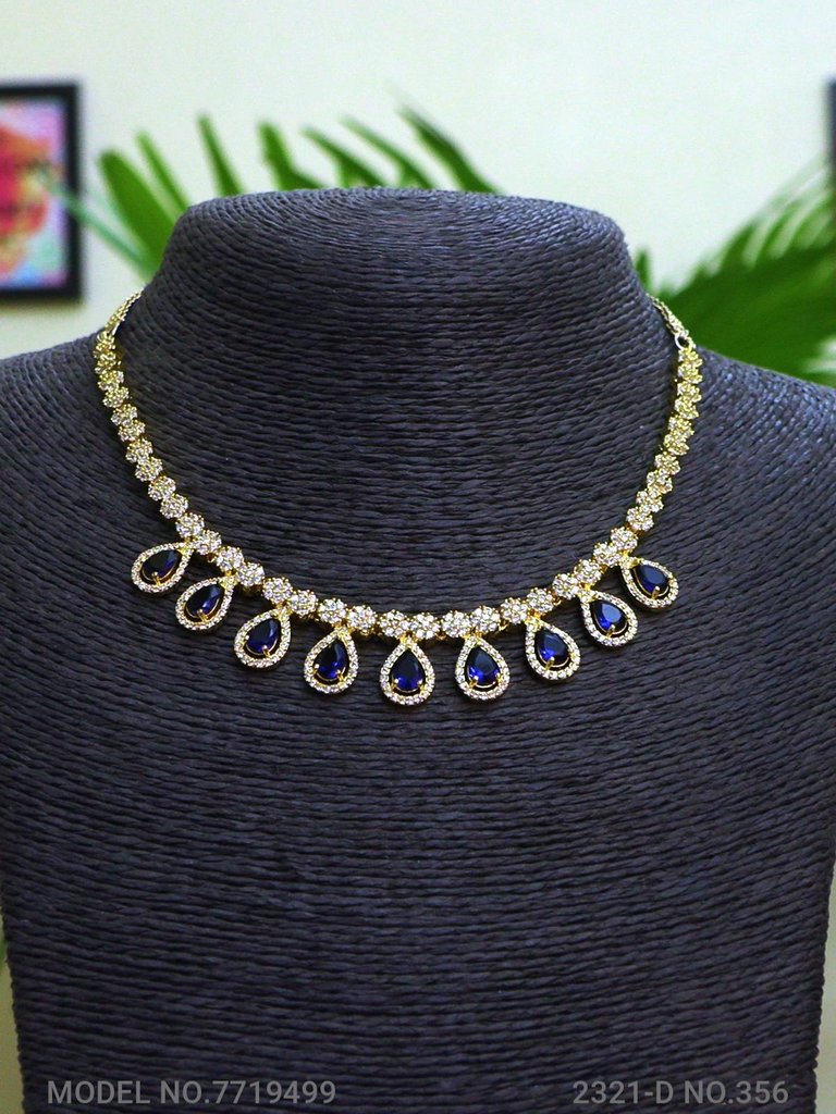 Bold Attitude | Necklace Set - View A