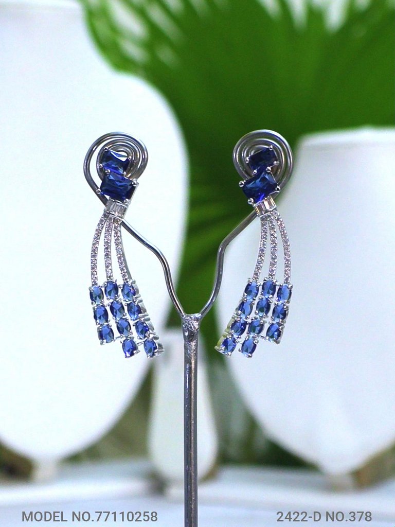 Bold Attitude | Necklace Set - View B