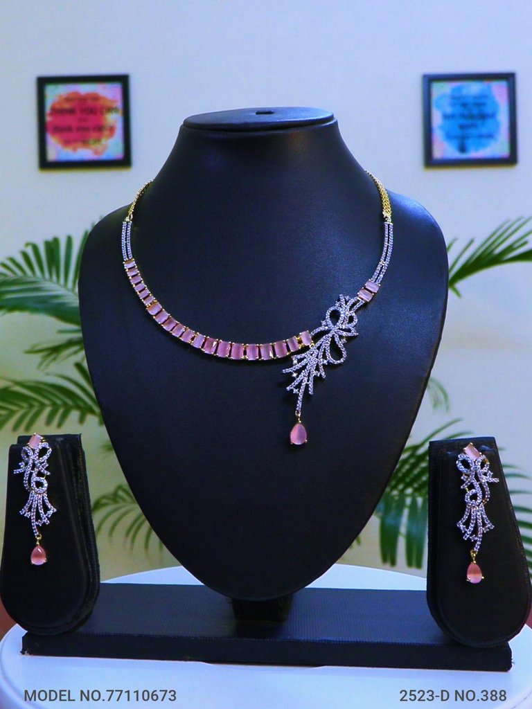 Be a Showstopper in your Party ! - Amaara World