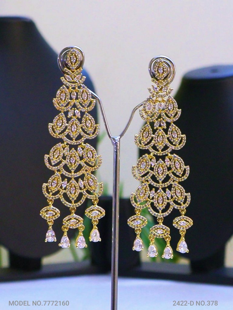 Earrings made of Cubic Zircons - Amaara World