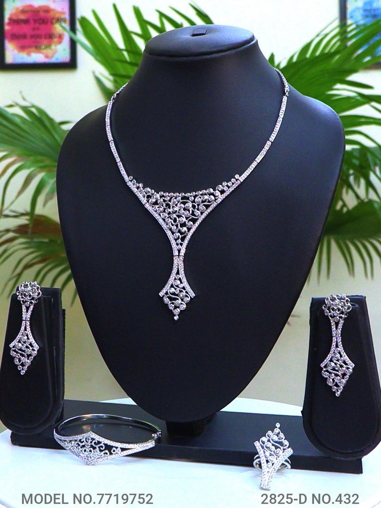 A Classic Cz Set for all Parties - Amaara World