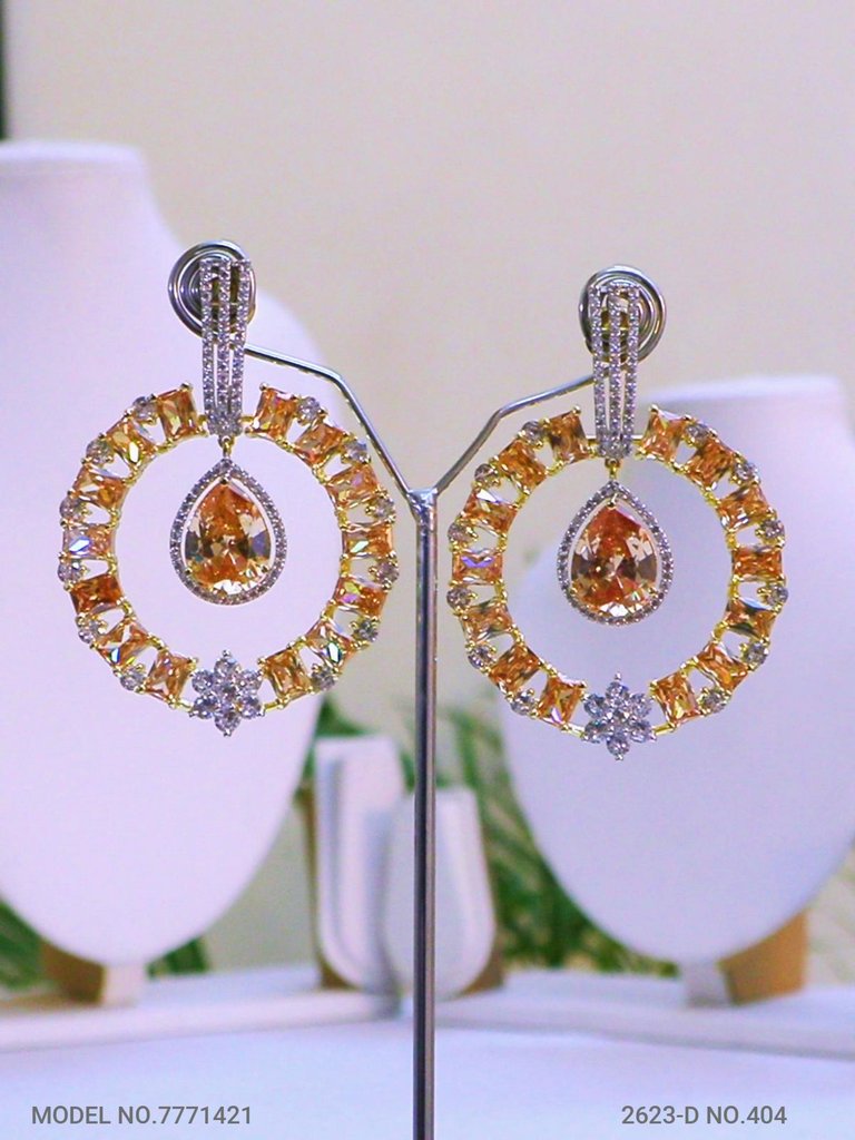 Latest Trendy Earring Design - Amaara World