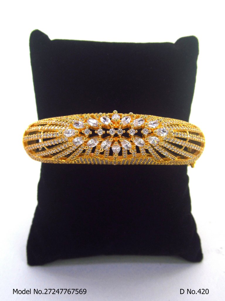 International Glow CZ - Style 3 - Amaara World