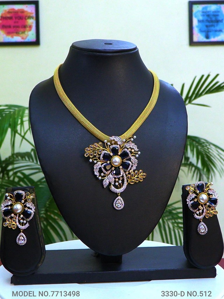 Fine Fashion Classic Pendant Set - Style 3 - Amaara World