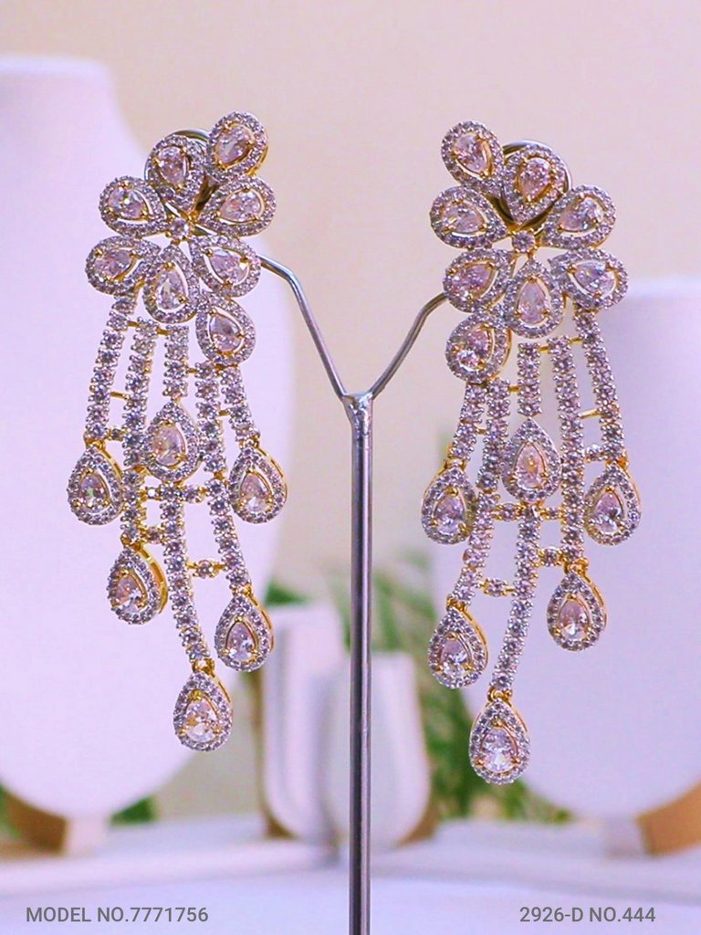 Latest Trendy Earring Design - Amaara World