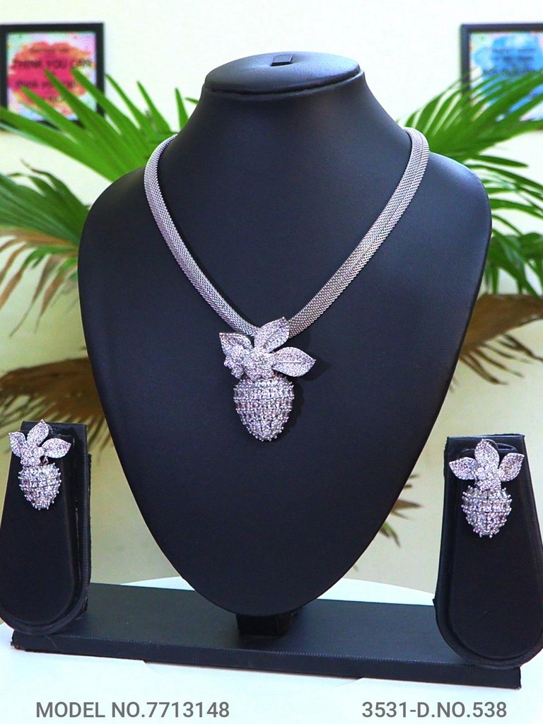 Unique Pendant Craftsmanship - Style 1 - Amaara World